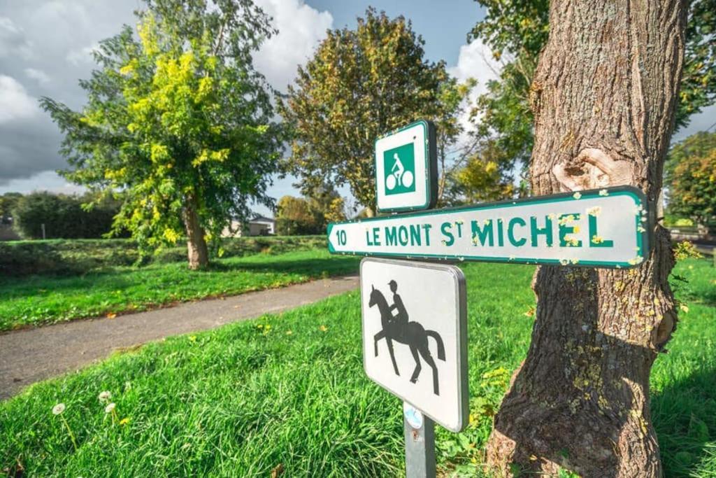 La Parenthese Amoureuse Pontorson Kültér fotó